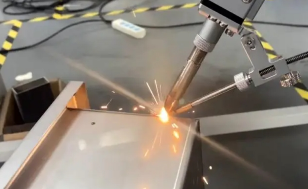 Metoda pozycjonowania przy spawaniu laserowym