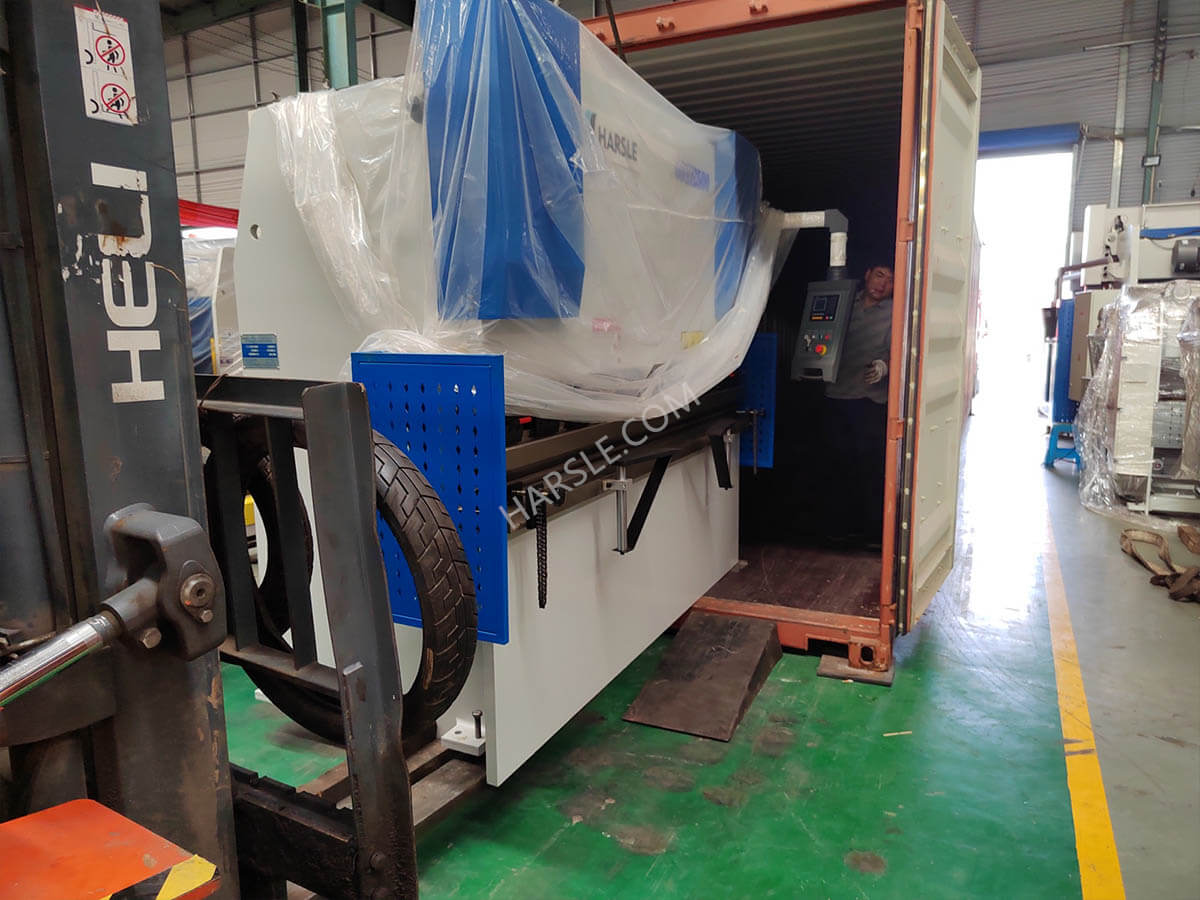 Philippines-WC67K-300T6000 Press Brake (1)